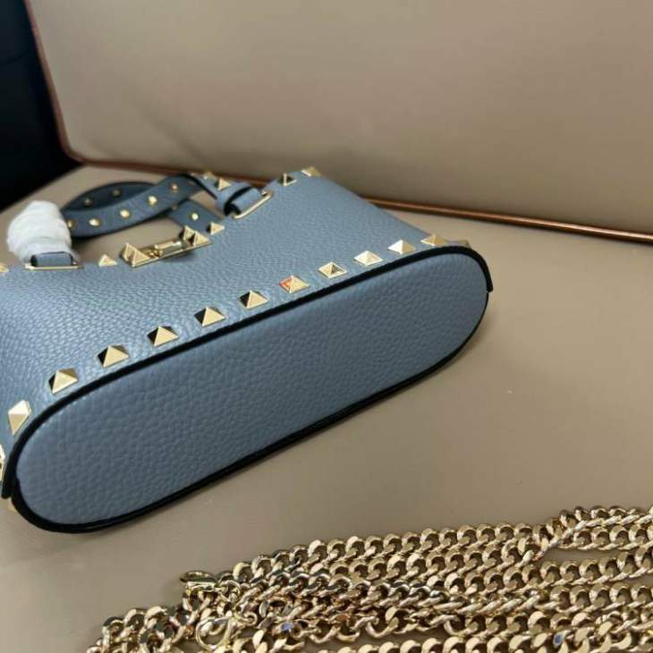 Picture of Valentino Handbags _SKUfw214745961fw